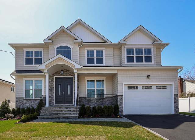 Property at 232 Grant St, Massapequa Park, NY 11762, 5 beds, 3 baths