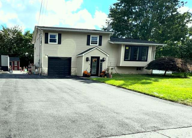 Property at 10 Willow Pl, Middletown, NY 10940, 3 beds, 2 baths