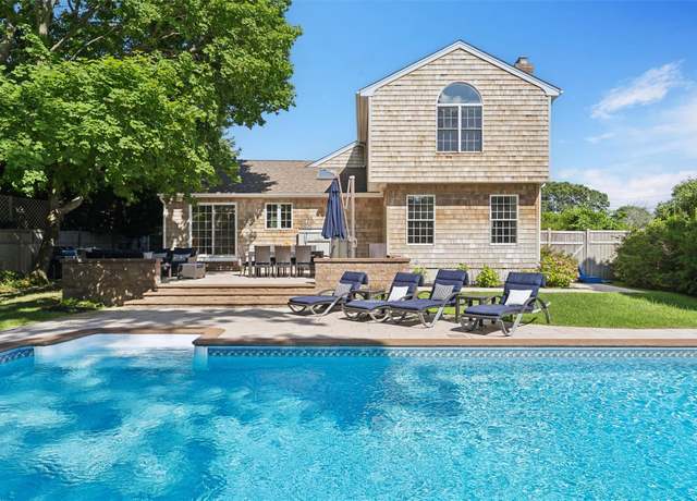 Property at 19 Maple St, Westhampton Beach, NY 11978, 3 beds, 3.5 baths