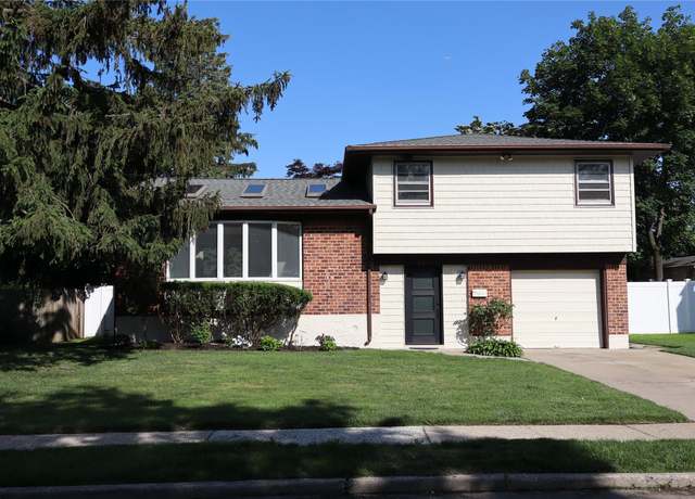 Property at 19 Edna Dr, Syosset, NY 11791, 4 beds, 2 baths
