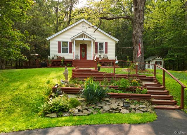 Property at 370 Starlight Rd, Monticello, NY 12701, 2 beds, 1.5 baths