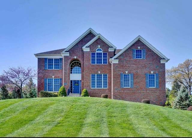 Property at 71 Thistle Ln, Hopewell Junction, NY 12533, 4 beds, 2.5 baths