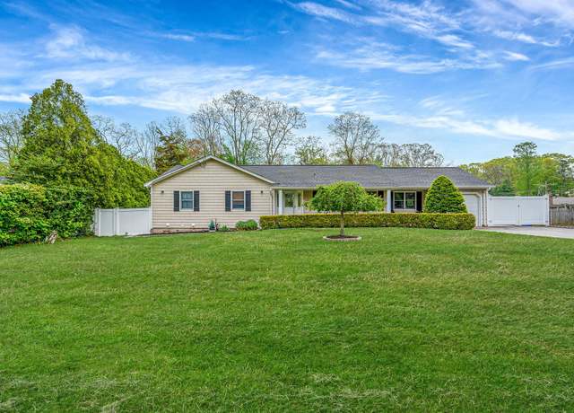 Property at 25 Whitewood Dr, Rocky Point, NY 11778, 3 beds, 1.5 baths