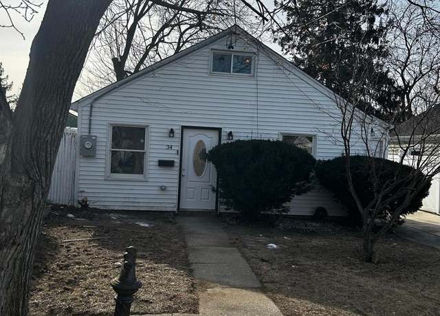 Property at 34 Roosevelt St, Hempstead, NY 11550, 2 beds, 1 bath