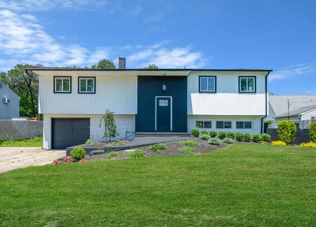 Property at 50 Gettysburg Dr, Holbrook, NY 11741, 4 beds, 2 baths