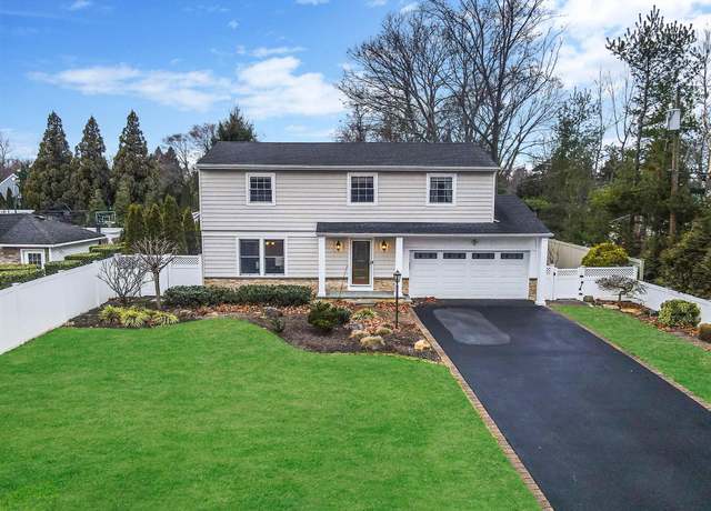 Property at 4 Newton Rd, Hauppauge, NY 11788, 4 beds, 3 baths