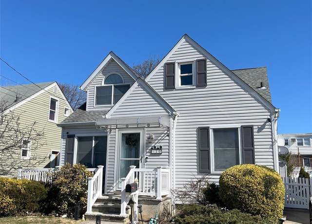 Property at 10 Kamda Blvd, New Hyde Park, NY 11040, 4 beds, 3 baths