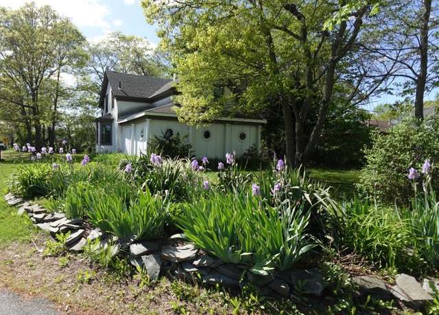 Property at 195 Brook St, Oakdale, NY 11769, 2 beds, 2 baths