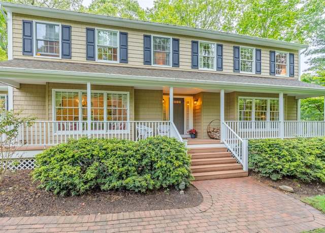 Property at 12 Nadworny Ln, Stony Brook, NY 11790, 4 beds, 2.5 baths
