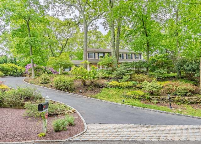 Property at 12 Nadworny Ln, Stony Brook, NY 11790, 4 beds, 2.5 baths