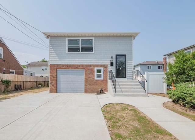Property at 935 Prospect Ave, Westbury, NY 11590, 6 beds, 2 baths