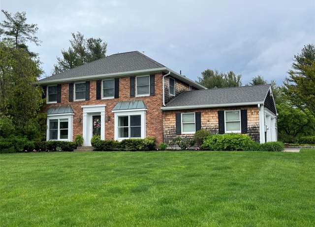 Property at 2 Lynbrook Ct, Huntington, NY 11743, 4 beds, 2.5 baths