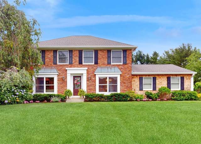Property at 2 Lynbrook Ct, Huntington, NY 11743, 4 beds, 2.5 baths
