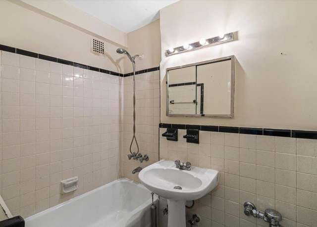 Property at 3425 150th Pl Unit 6M, Flushing, NY 11354, 1 bed, 1 bath