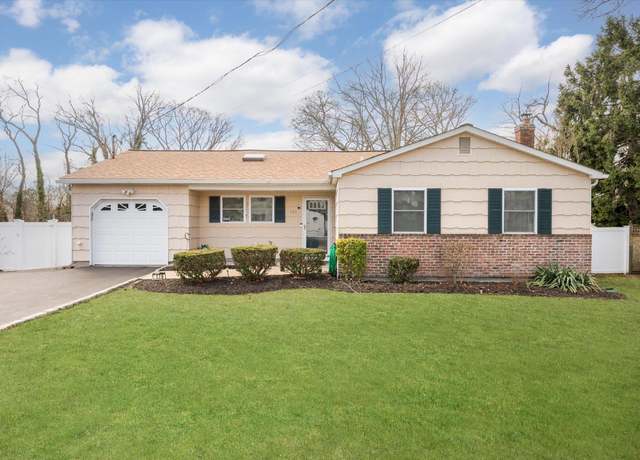 Property at 170 Officials Ave, Holbrook, NY 11741, 3 beds, 2 baths