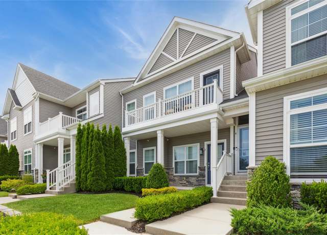 Property at 4 Grace Hall Ln, Yaphank, NY 11980, 2 beds, 1 bath