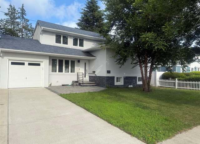 Property at 59 Cedar Dr, Farmingdale, NY 11735, 3 beds, 3 baths