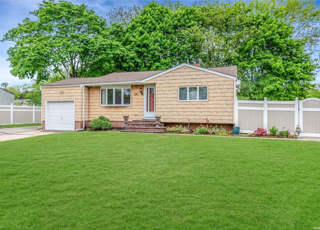 Property at 815 Americus Ave, East Patchogue, NY 11772, 3 beds, 2 baths