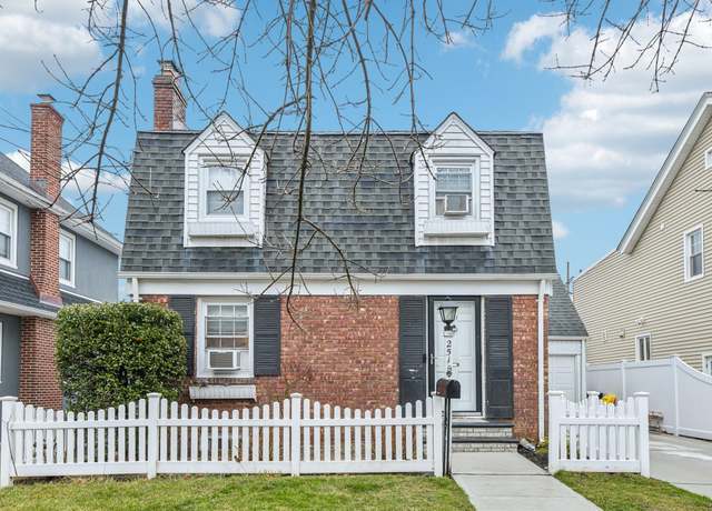 Property at 251 E Argyle St, Valley Stream, NY 11580, 3 beds, 2 baths