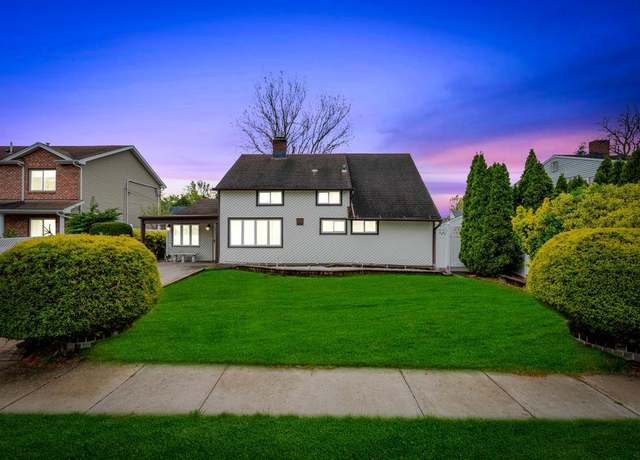 Property at 28 Basket Ln, Hicksville, NY 11801, 5 beds, 2 baths