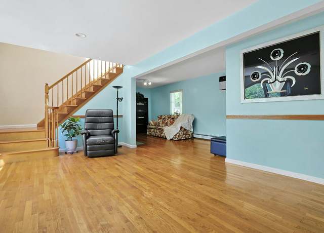 Property at 49 Nanny Hagen Rd, Thornwood, NY 10594, 5 beds, 3.5 baths