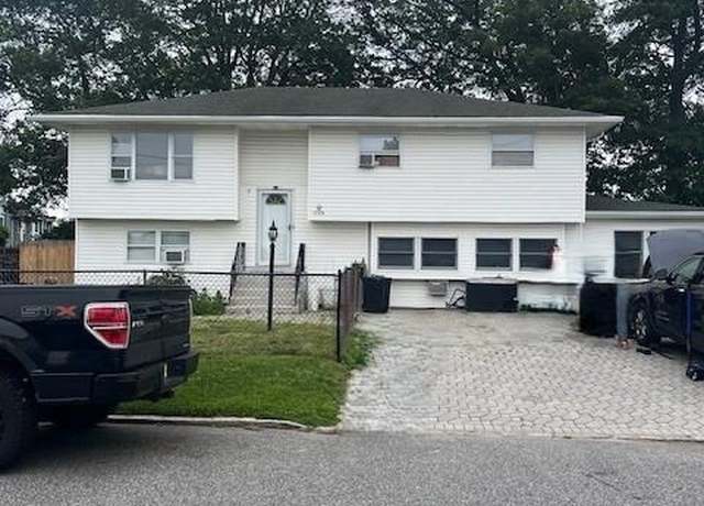 Property at 226 14th Ave, West Babylon, NY 11704, 6 beds, 3 baths