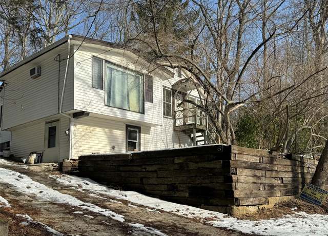 Property at 8 Locust Trl, Wurtsboro, NY 12790, 2 beds, 2 baths
