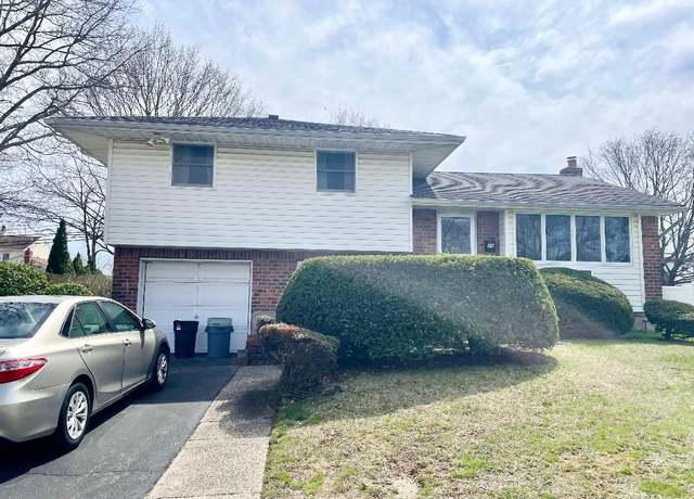 Property at 26 Violet Ln, Commack, NY 11725, 3 beds, 1.5 baths