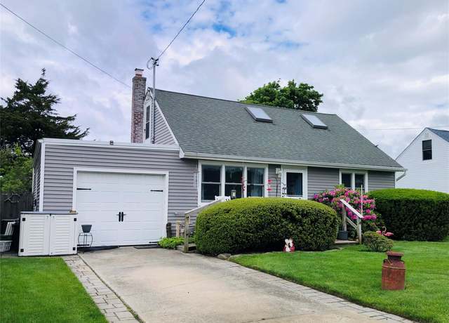 Property at 24 Clifton Dr, Patchogue, NY 11772, 3 beds, 1 bath