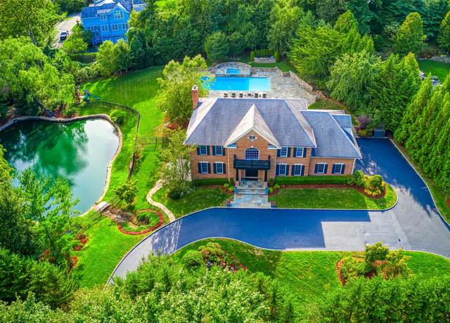 Property at 9 Stream Ct, Great Neck, NY 11024, 6 beds, 5.5 baths