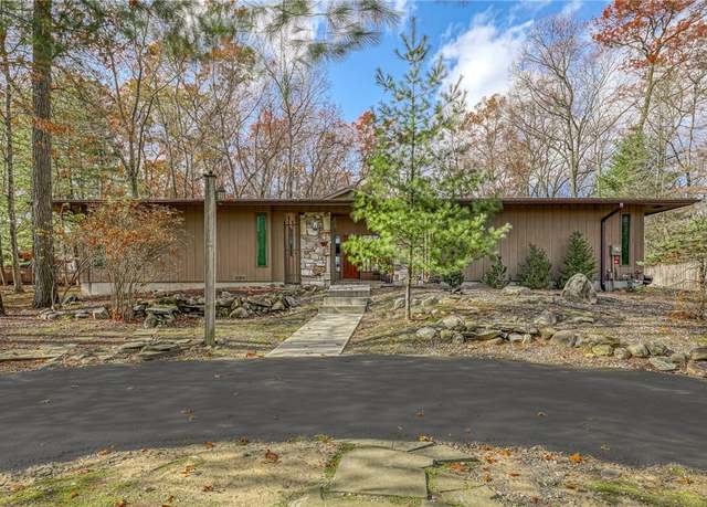 Property at 21 Sherwood Ridge Rd, Pomona, NY 10970, 4 beds, 2.5 baths