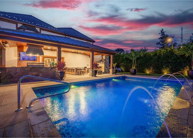 Property at 38 Royal Ct, Rockville Centre, NY 11570, 5 beds, 3.5 baths