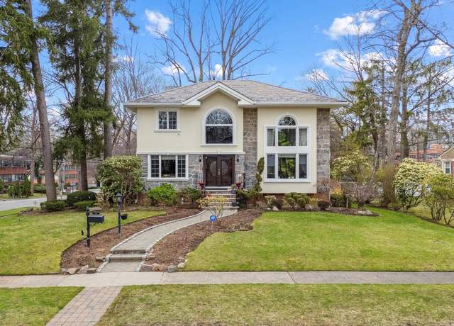 Property at 26 Somerset Dr N, University Gardens, NY 11020, 5 beds, 4.5 baths