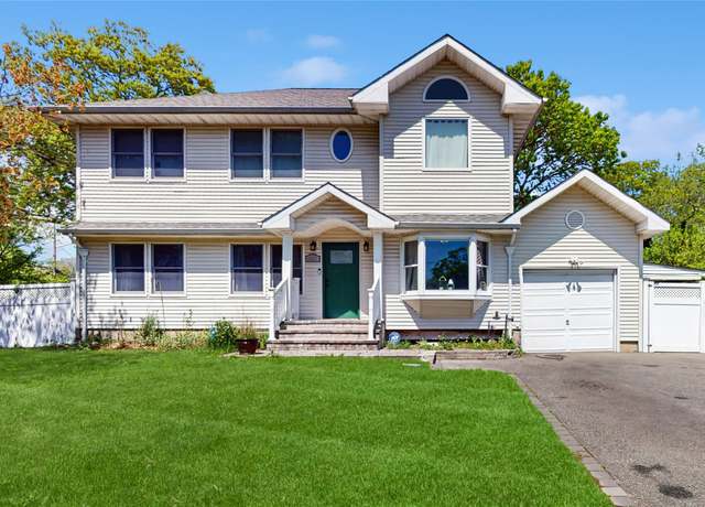 Property at 1079 Candlewood Rd, Brentwood, NY 11717, 3 beds, 2.5 baths