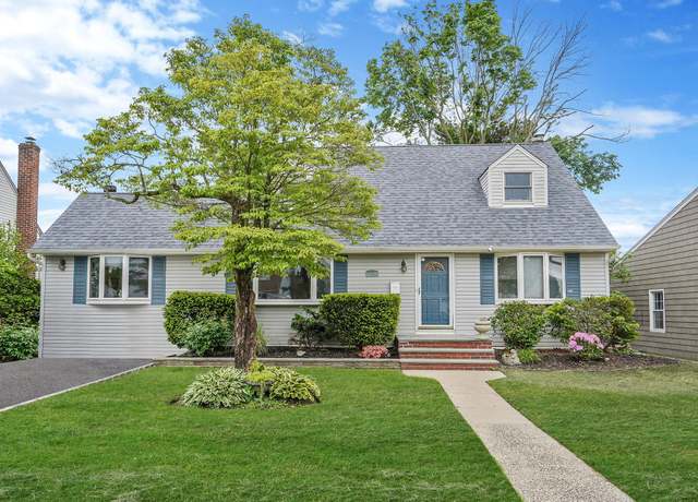 Property at 27 Amby Ave, Plainview, NY 11803, 4 beds, 1 bath