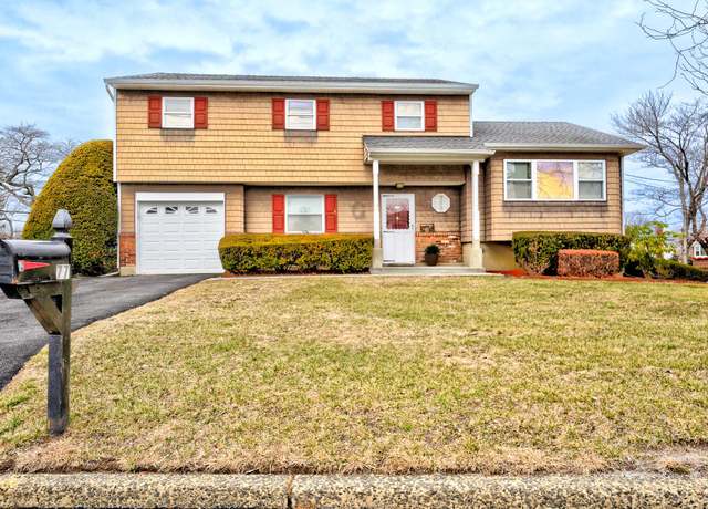 Property at 77 Hillcrest Ave, White Plains, NY 10607, 4 beds, 2.5 baths