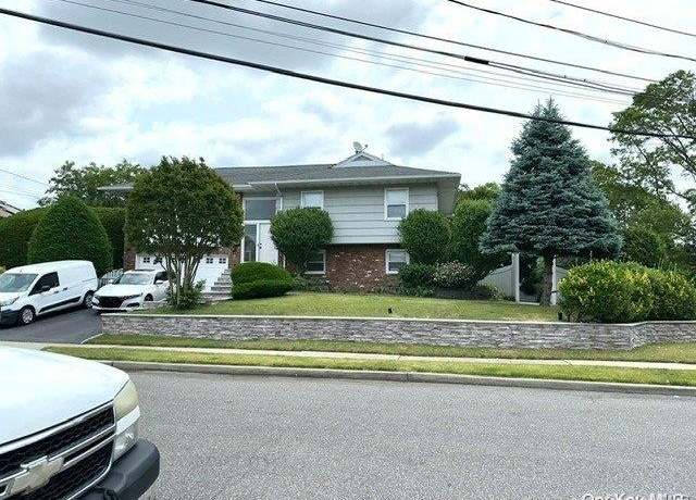 Property at 746 Vivian Ct #1, Baldwin, NY 11510, 4 beds, 3 baths