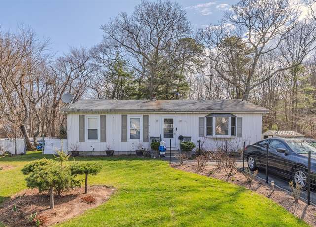 Property at 35 Dunbar Ave, Middle Island, NY 11953, 3 beds, 1 bath
