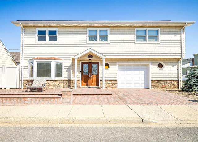Property at 755 E Chester St, Long Beach, NY 11561, 4 beds, 3.5 baths