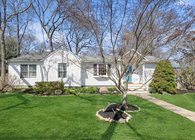 Property at 17 Columbus St, East Patchogue, NY 11772, 3 beds, 1 bath