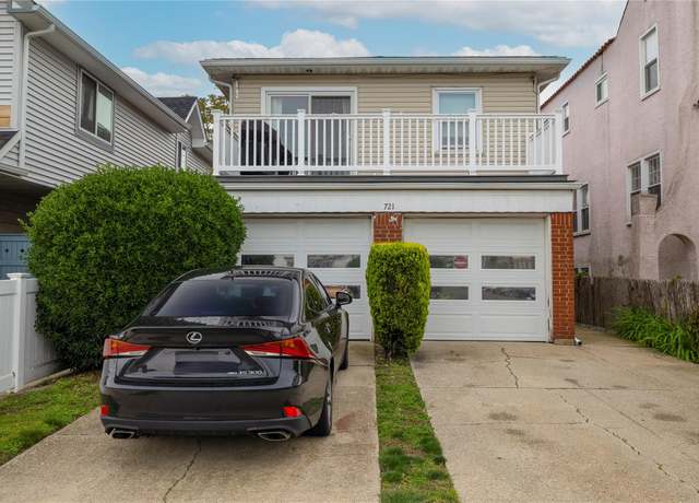 Property at 721 E Walnut St, Long Beach, NY 11561, 5 beds, 3 baths