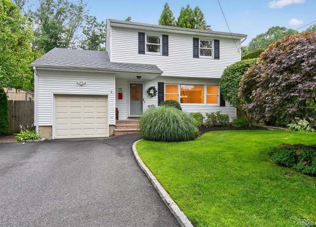 Property at 1A Briarwood Dr, Huntington, NY 11743, 3 beds, 1.5 baths