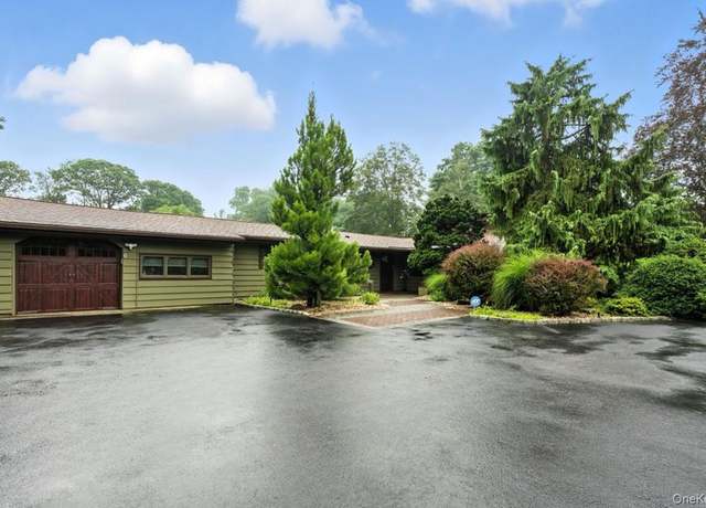 Property at 24 Ursular Ct, Smithtown, NY 11787, 3 beds, 1.5 baths