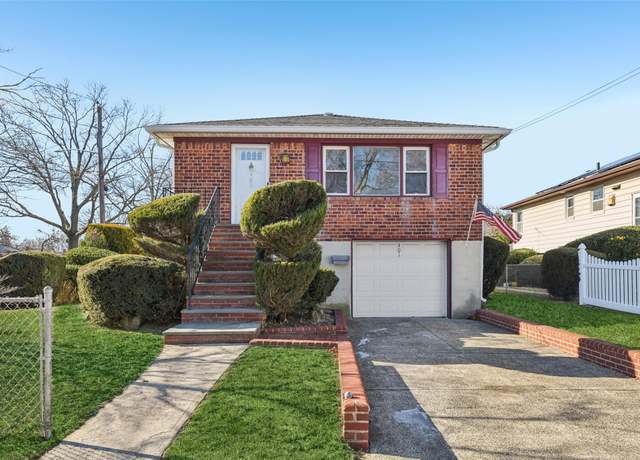 Property at 401 Franklin Ave, Hewlett, NY 11557, 3 beds, 2 baths