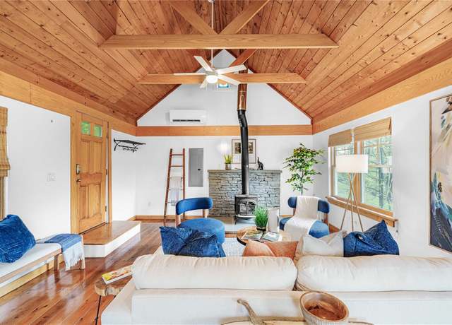 Property at 689 Albany Post Rd, New Paltz, NY 12561, 2 beds, 1.5 baths