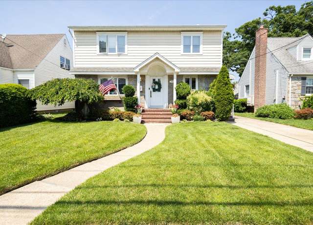 Property at 1004 Jackson Ave, Franklin Square, NY 11010, 4 beds, 2 baths