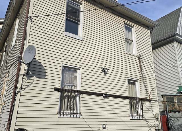 Property at 148-18 89th Ave, Jamaica, NY 11435, 10 beds, 5 baths