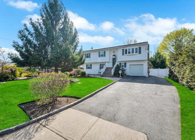 Property at 1584 N Gardiner Dr, Bay Shore, NY 11706, 5 beds, 4 baths