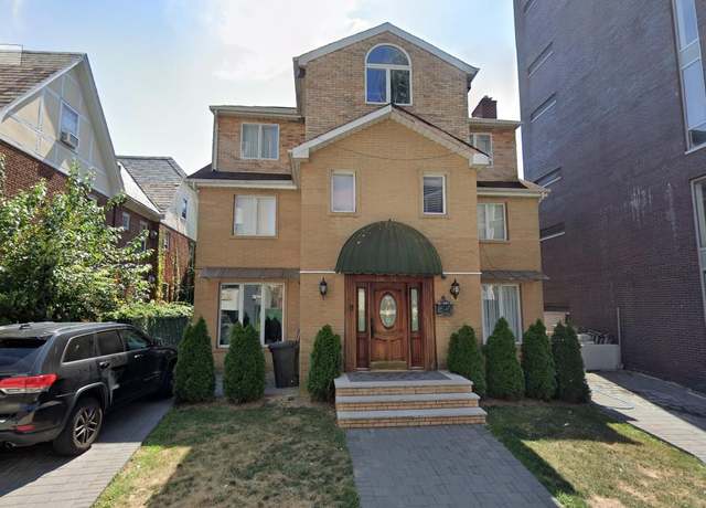 Property at 116-14 Grosvenor Ln, Richmond Hill, NY 11418, 5 beds, 5.5 baths