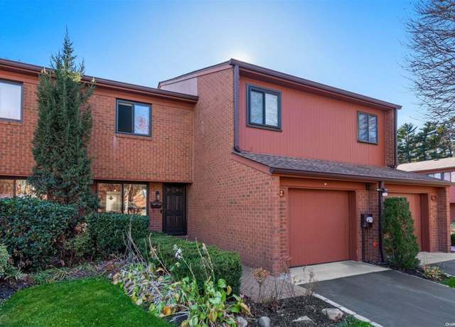 Property at 42 Cricket Club Dr #42, Roslyn, NY 11576, 3 beds, 2.5 baths